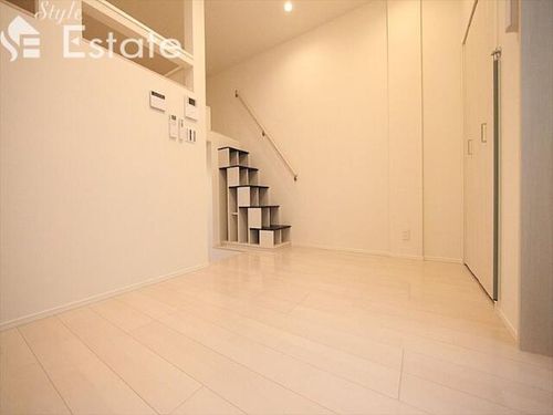 ブランドールの居間