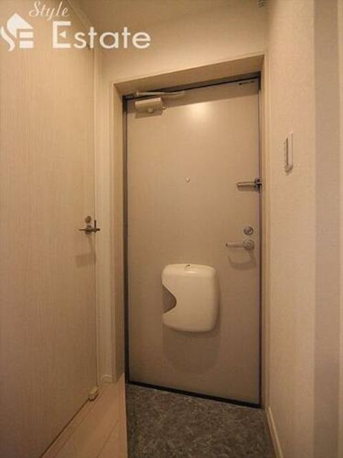 ブランドールの玄関