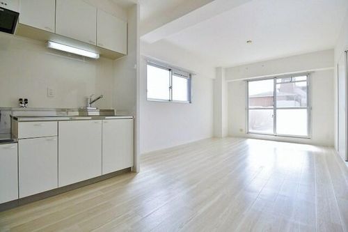 ヴィラスリースター住之江の居間