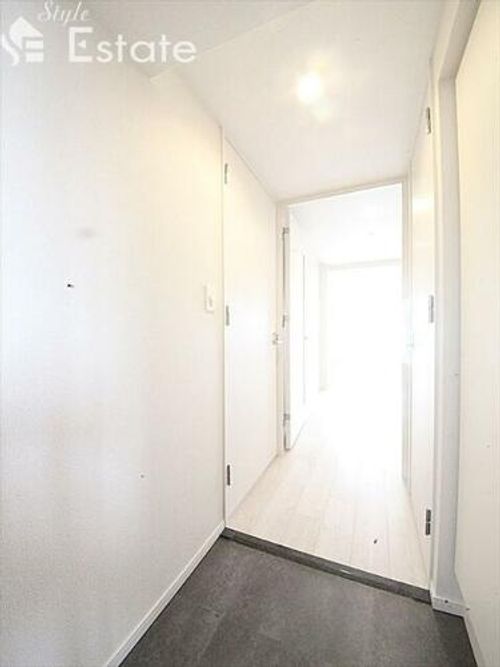 エステムコート名古屋TWIN WESTの玄関