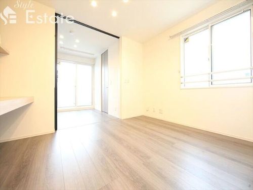 セレスティア森末町の居間