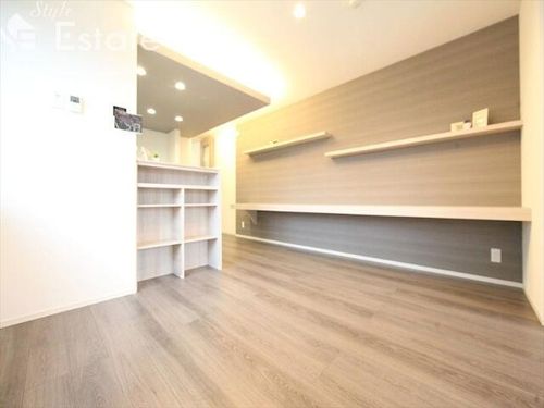 セレスティア森末町の居間