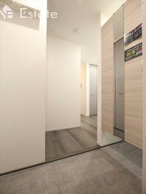 セレスティア森末町の玄関