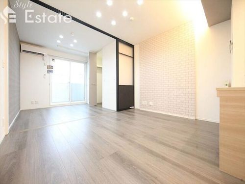 セレスティア森末町の居間