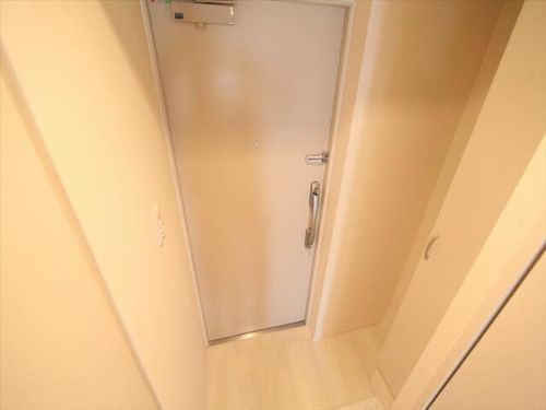 愛知県名古屋市緑区鳴海町字上汐田(マンション)の賃貸物件の玄関