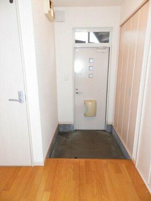 セジュール参番館102の玄関