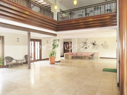 パラドール北加賀屋の玄関