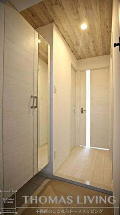 ERUZAGLANZ 黄金1405の玄関