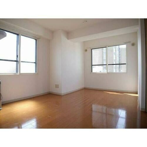 ミ・ピアーチェ環状通の居間