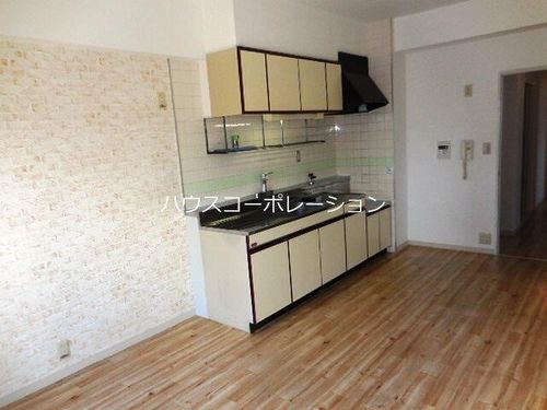 兵庫県尼崎市建家町(マンション)の賃貸物件の居間