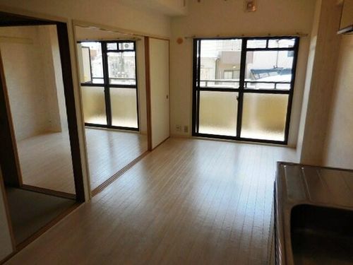 ネオデンクマール1号館の居間