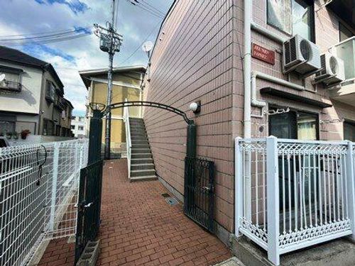 ジュネス米澤の玄関