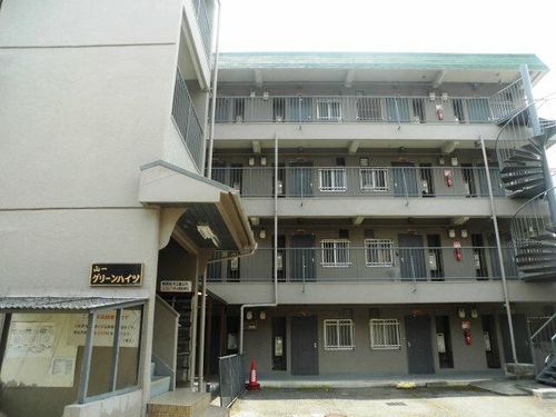 山一グリーンハイツの外観