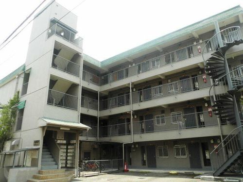 山一グリーンハイツの外観