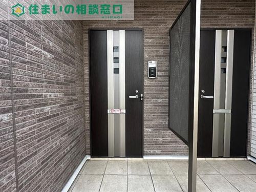 愛知県岡崎市上地3丁目(アパート)の賃貸物件の玄関