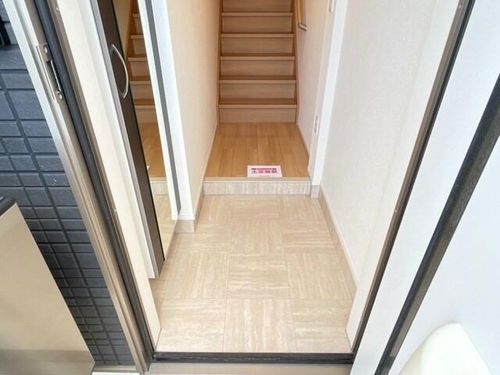 クローバーエイトの玄関