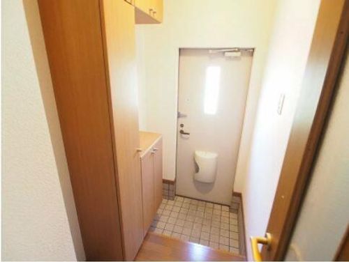 エヴァーグリーンFの玄関