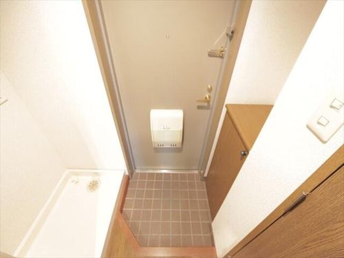 愛知県名古屋市千種区田代本通1丁目(マンション)の賃貸物件の玄関