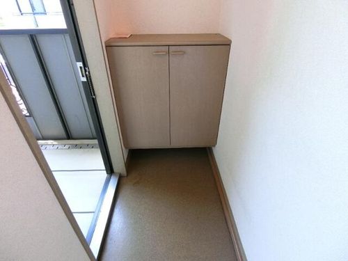大阪府泉佐野市上瓦屋(アパート)の賃貸物件の玄関