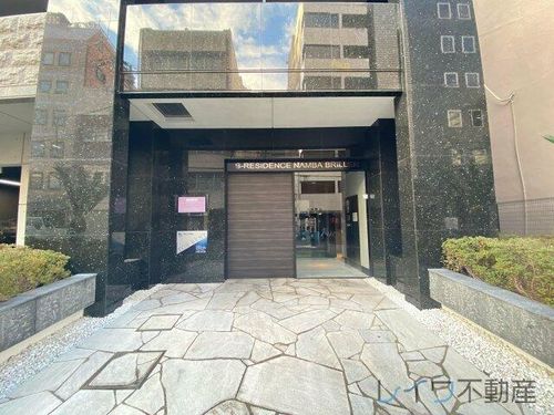 S-RESIDENCE難波Brillerの玄関