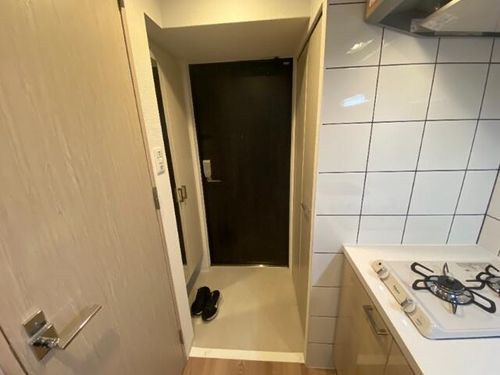 エスリード新大阪ザ・プレミアEASTの玄関