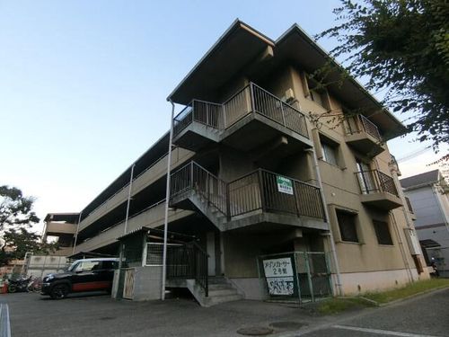 メゾンカーサー1号館の外観