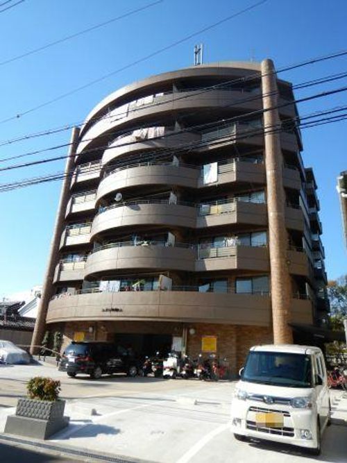 ルポゼ御勝山の外観