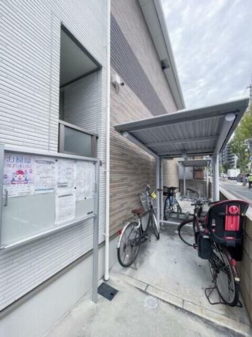 大阪府八尾市山本町南1丁目(アパート)の賃貸物件の玄関