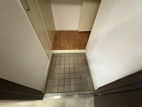 KOBEニューコーワビル401の玄関