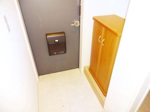 グリースシャトー桃山台の玄関