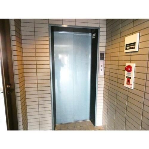 福岡県春日市春日原南町4丁目(マンション)の賃貸物件の玄関