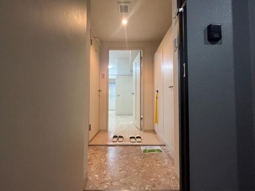 北海道札幌市中央区南一条西18丁目(マンション)の賃貸物件の玄関