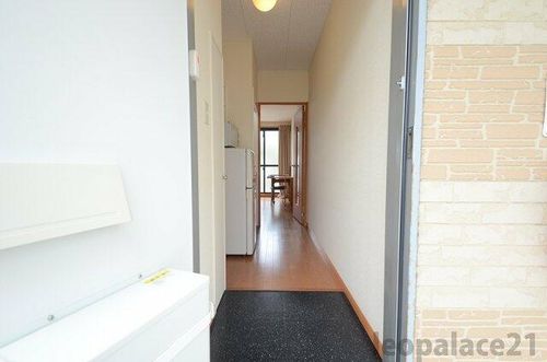 レオパレスボムール305の玄関