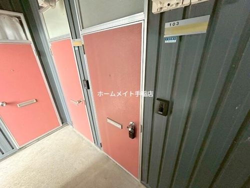 北海道札幌市手稲区前田八条13丁目(アパート)の賃貸物件の玄関