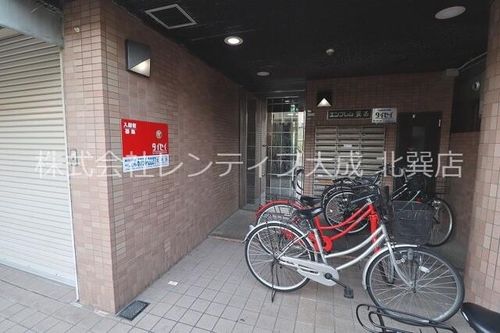 エンブレム巽西の玄関