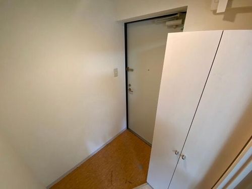 北海道札幌市中央区大通東5丁目(マンション)の賃貸物件の玄関