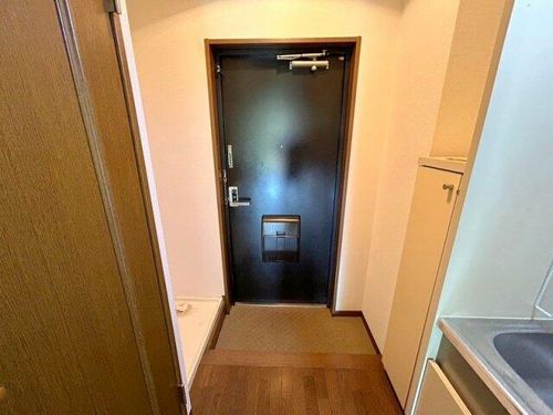 リファインハイツナカモトの玄関