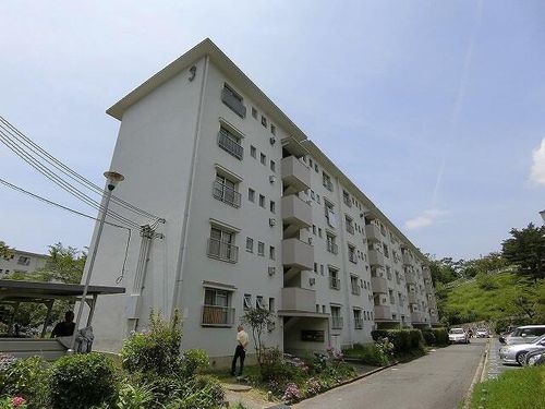 鈴蘭台第3団地3号棟204の外観