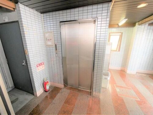 グランビルド平林2Eの玄関