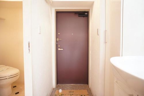 アップルコート一社302の玄関