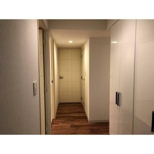 北海道札幌市中央区南一条西27丁目(マンション)の賃貸物件の玄関