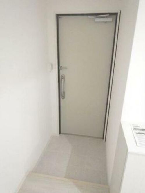 レクラン今里の玄関