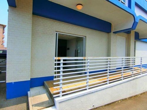 パインリーフ和泉202の玄関