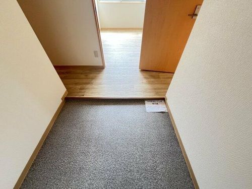 パインリーフ和泉202の玄関