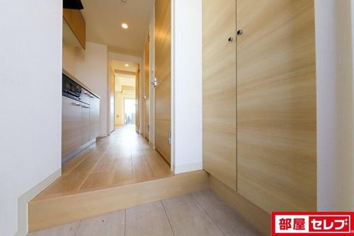 プランドール那古野の玄関