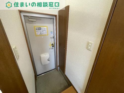 愛知県岡崎市大平町字奥田潰(アパート)の賃貸物件の玄関