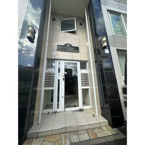 グランメール本郷通8南BSの玄関