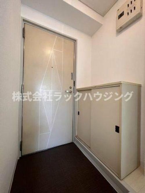 大阪府四條畷市江瀬美町(マンション)の賃貸物件の玄関