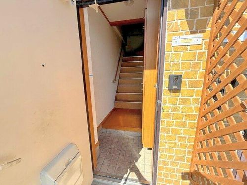 レフィナード・カージェⅠの玄関