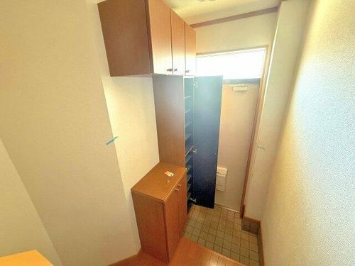 レフィナード・カージェⅠの玄関